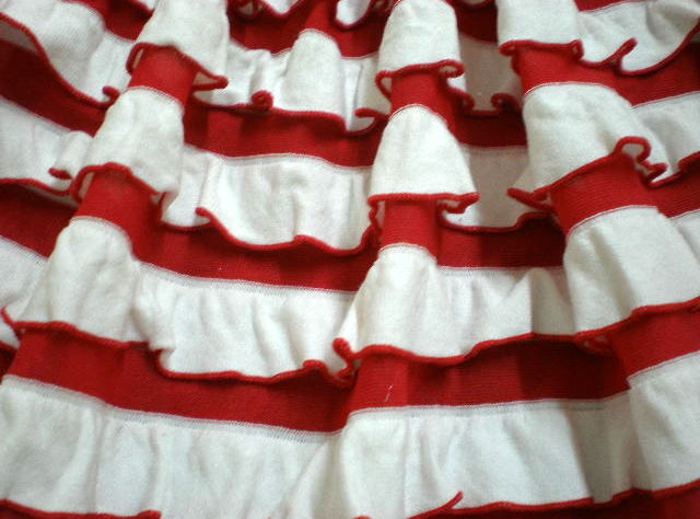 7.White-Red Plain Ruffles